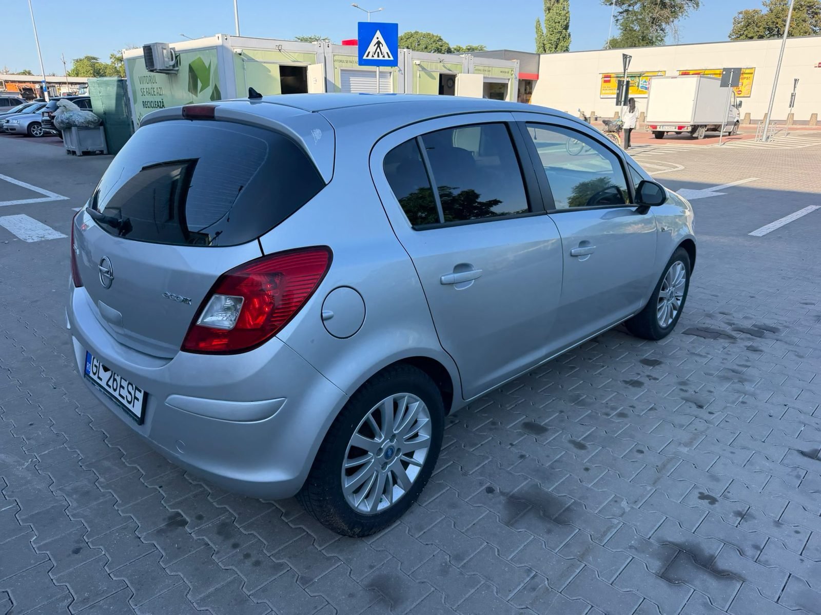 Opel Corsa 1.4 diesel — Exterior 3/4 spate